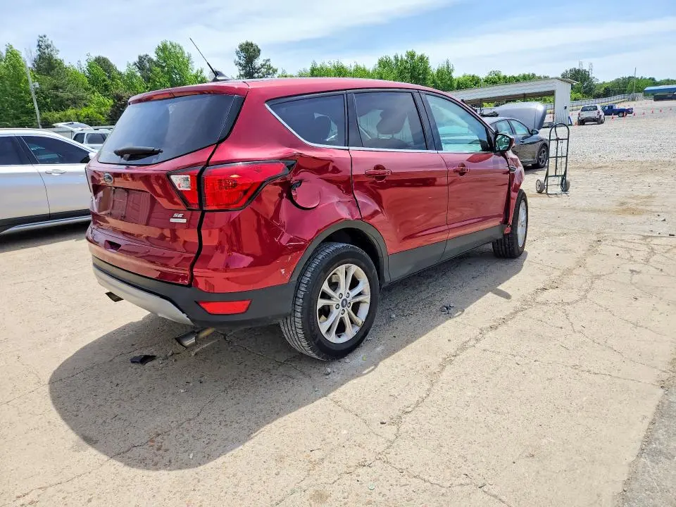 2019 FORD ESCAPE SE  