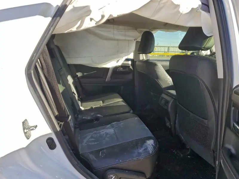 2023 TOYOTA 4RUNNER SE  