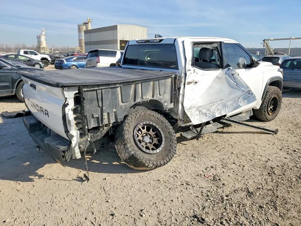 2022 TOYOTA TUNDRA SR5  