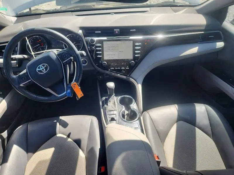 2020 TOYOTA CAMRY XLE  