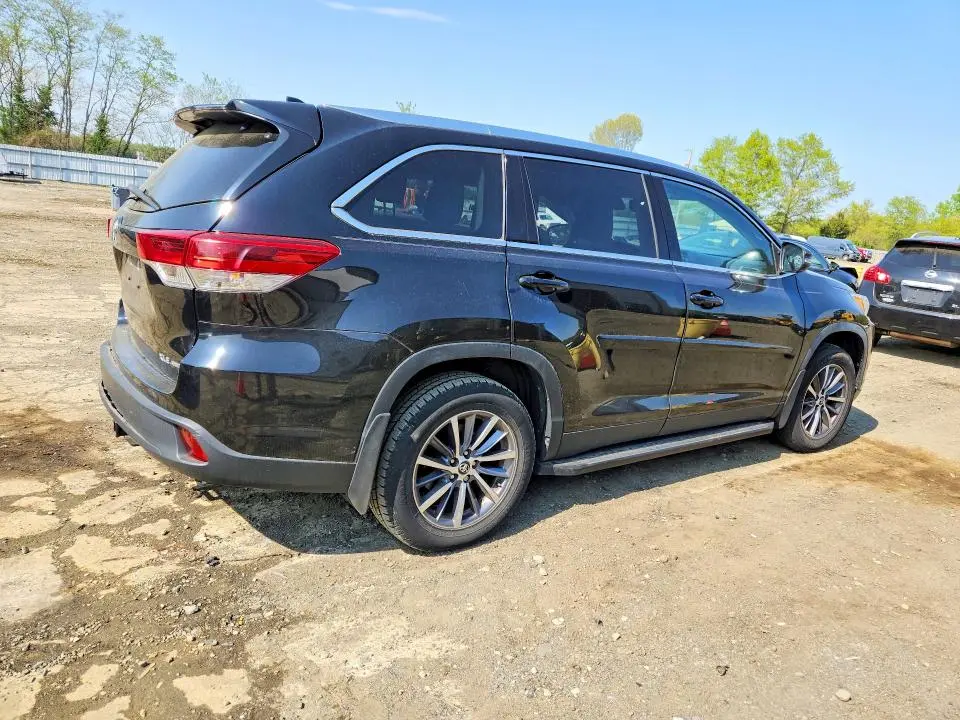 2019 TOYOTA HIGHLANDER XLE  