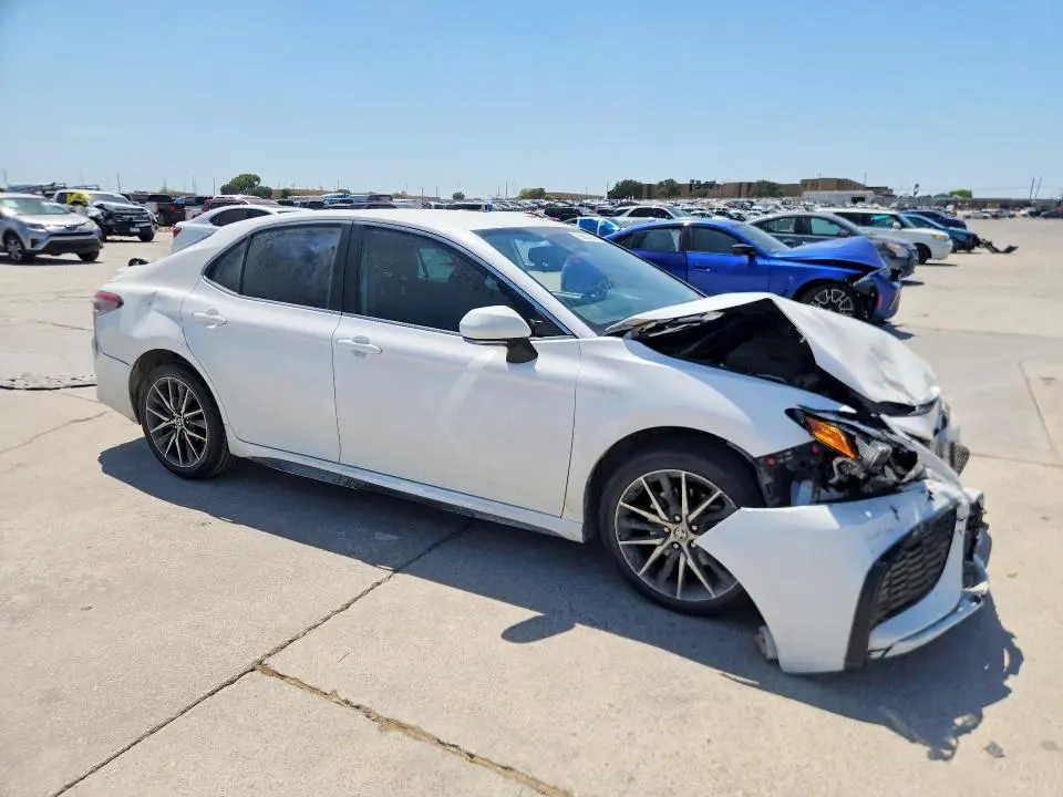 2021 TOYOTA CAMRY SE  