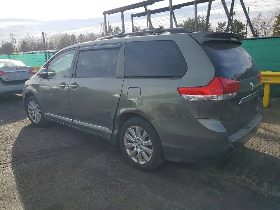 2014 TOYOTA SIENNA LIMITED 7-PASSENGER  