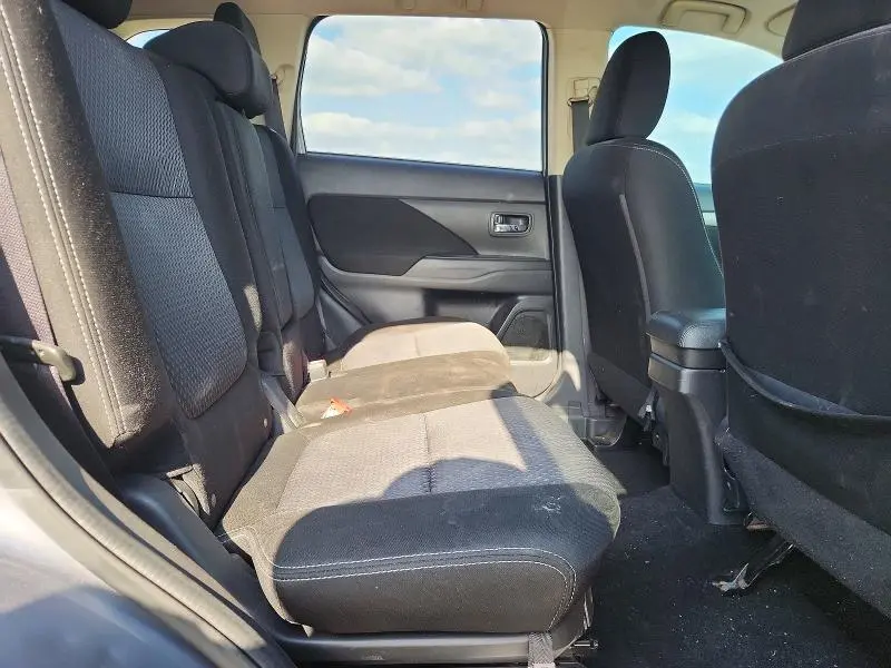 2016 MITSUBISHI OUTLANDER ES  