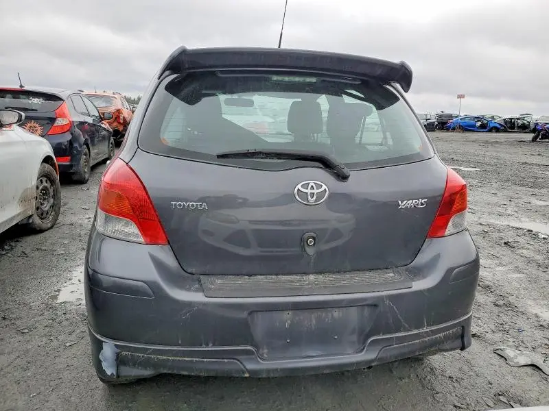 2011 TOYOTA YARIS BASE  
