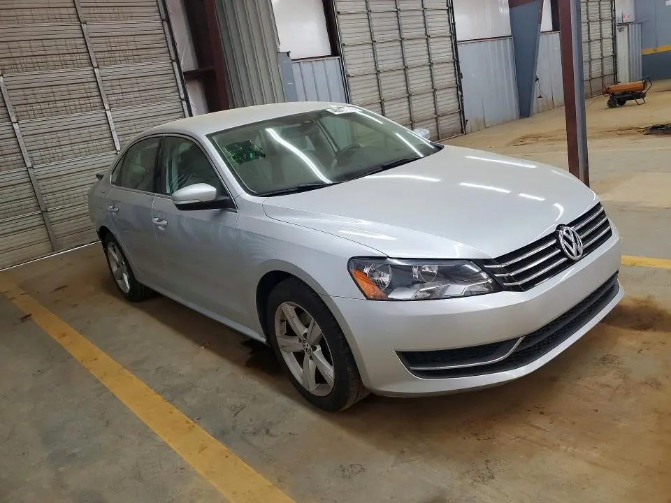 2013 VOLKSWAGEN PASSAT SE  