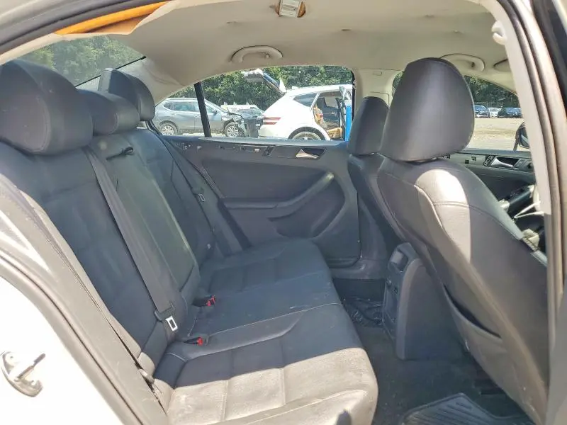 2011 VOLKSWAGEN JETTA SE  