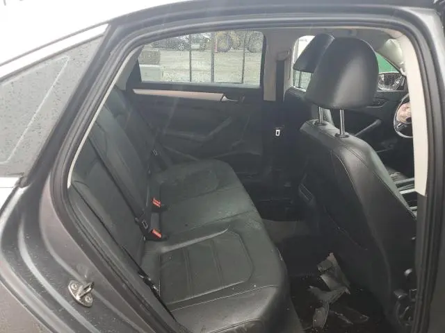 2012 VOLKSWAGEN PASSAT SE