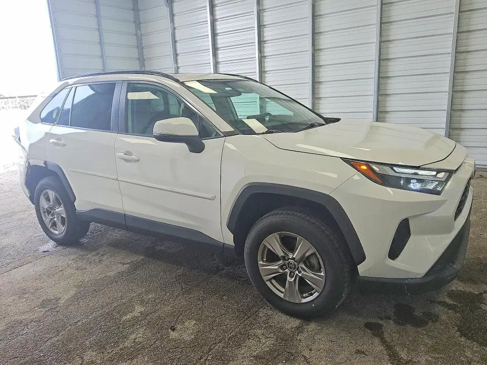 2022 TOYOTA RAV4 XLE  