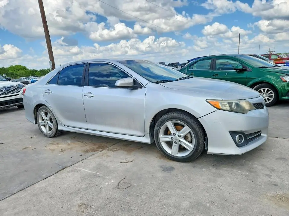 2013 TOYOTA CAMRY SE  