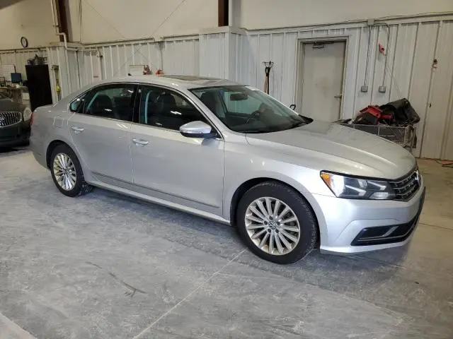 2016 VOLKSWAGEN PASSAT SE  