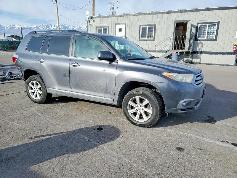 2012 TOYOTA HIGHLANDER SE  