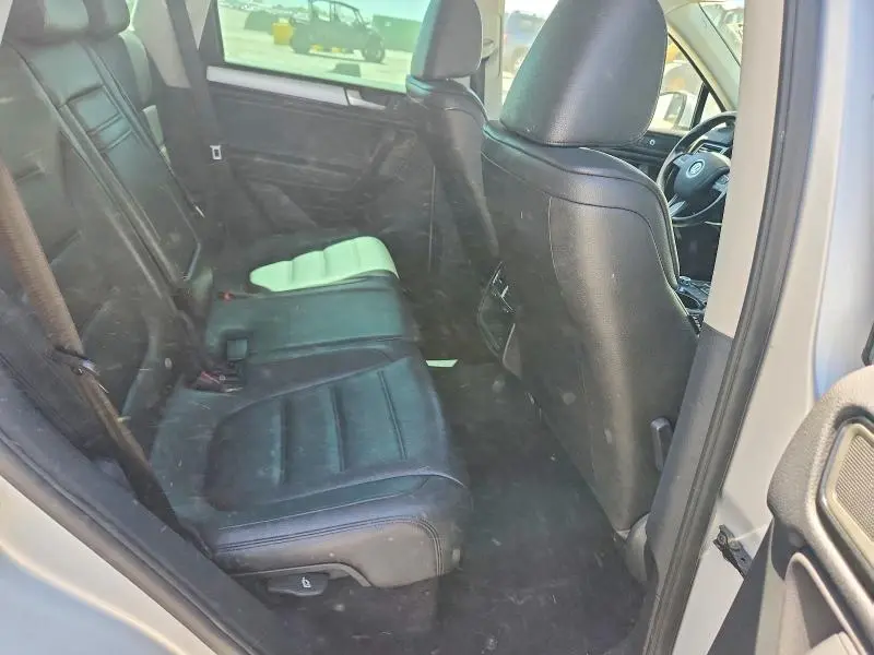 2013 VOLKSWAGEN TOUAREG V6  