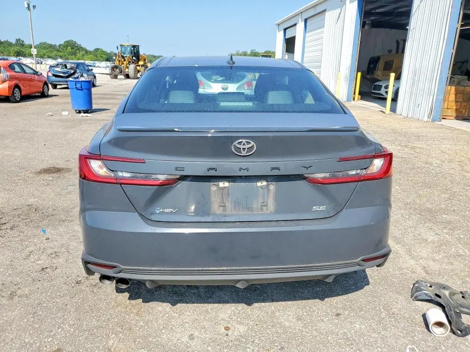 2025 TOYOTA CAMRY SE  