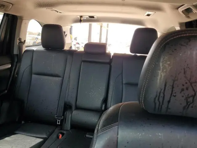 2018 TOYOTA HIGHLANDER SE  