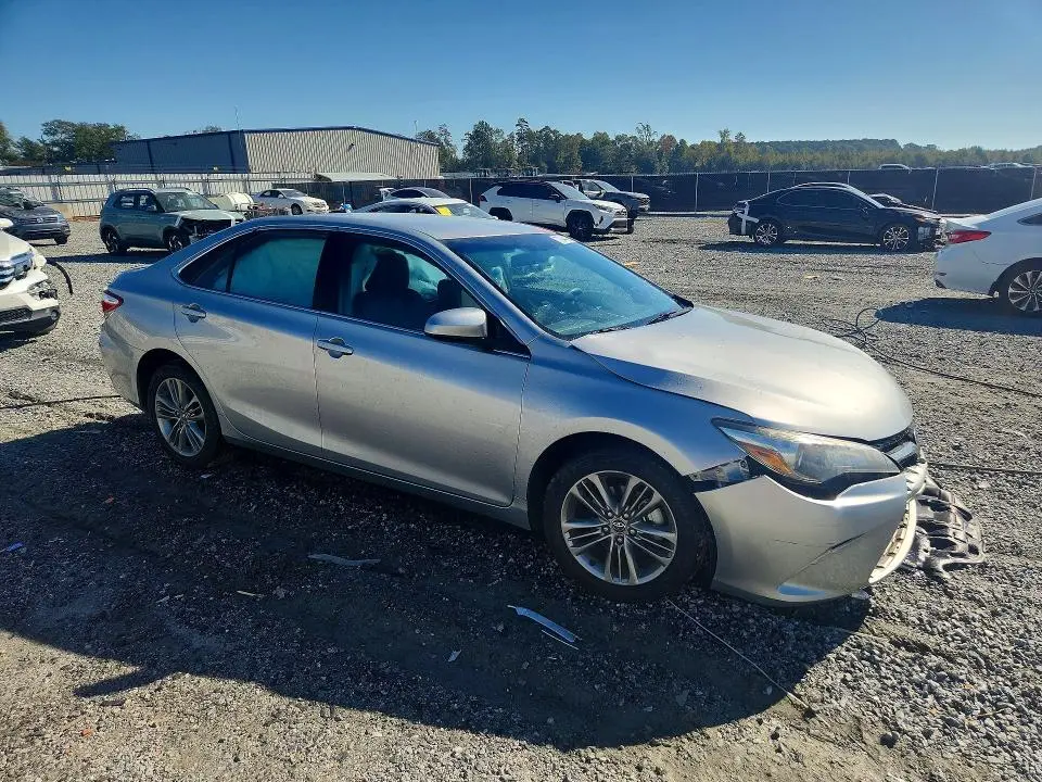 2016 TOYOTA CAMRY SE  