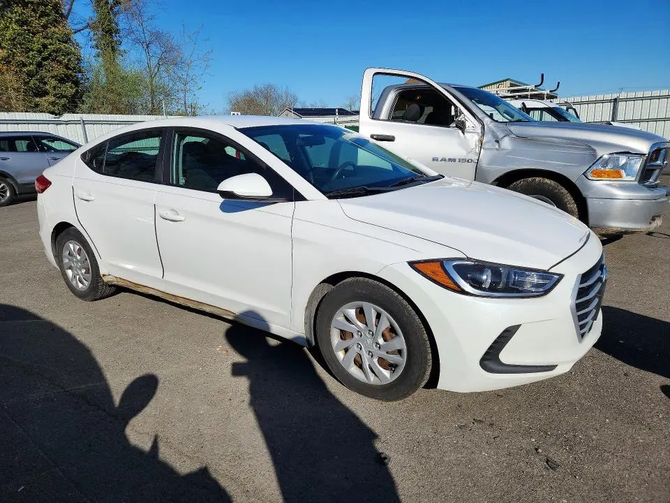 2018 HYUNDAI ELANTRA SE  