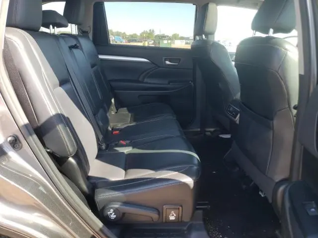 2016 TOYOTA HIGHLANDER XLE  