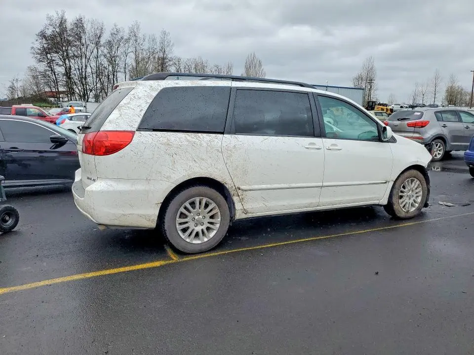 2010 TOYOTA SIENNA XLE  