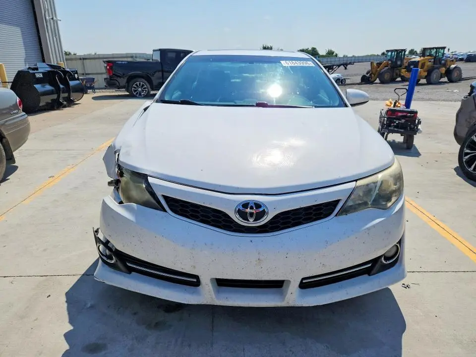 2014 TOYOTA CAMRY SE  