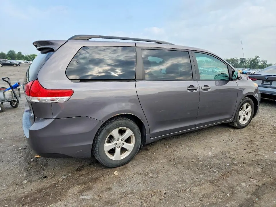 2011 TOYOTA SIENNA LE  