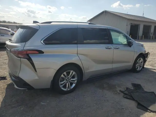 2023 TOYOTA SIENNA XSE  