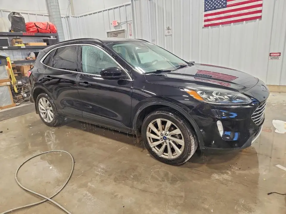 2022 FORD ESCAPE TITANIUM  