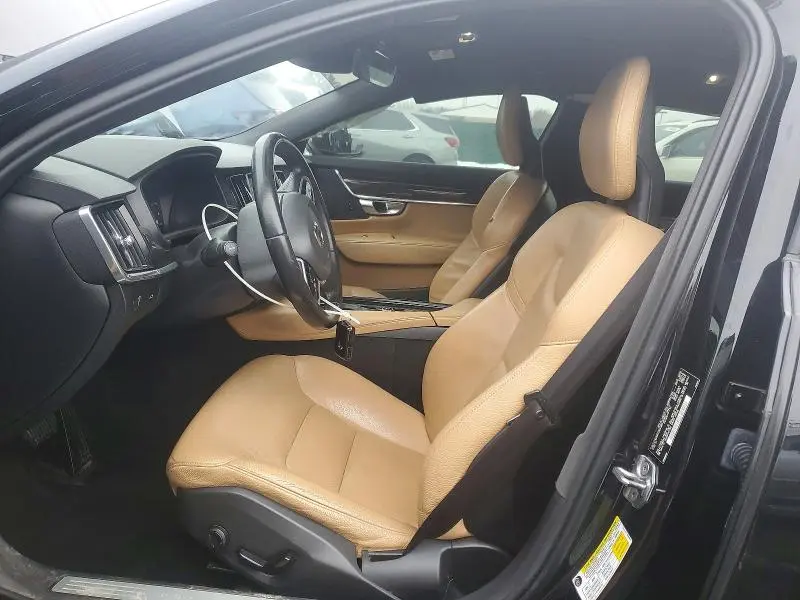 2018 VOLVO S90 T5 MOMENTUM  