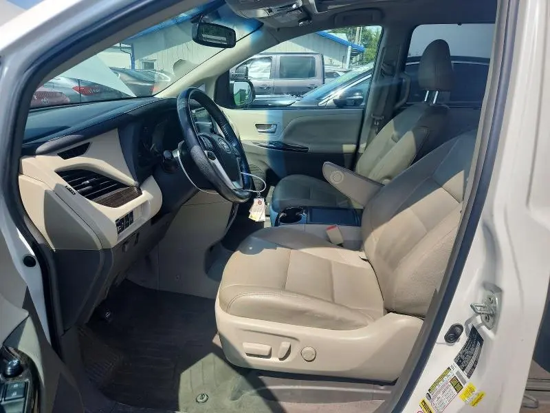 2015 TOYOTA SIENNA XLE PREMIUM 8-PASSENGER  