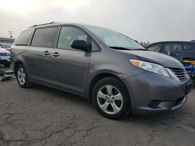 2017 TOYOTA SIENNA LE  