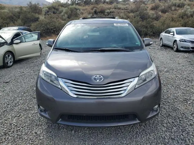 2017 TOYOTA SIENNA XLE  