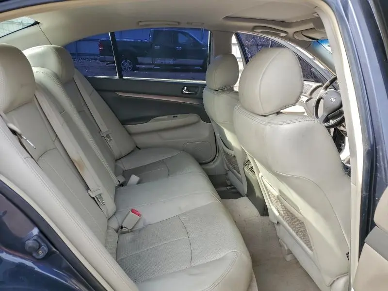 2011 INFINITI G37   