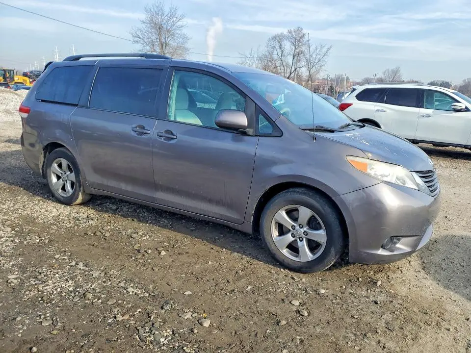 2012 TOYOTA SIENNA LE 8-PASSENGER  