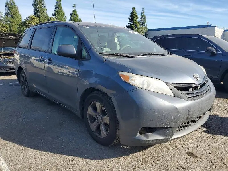 2013 TOYOTA SIENNA LE  