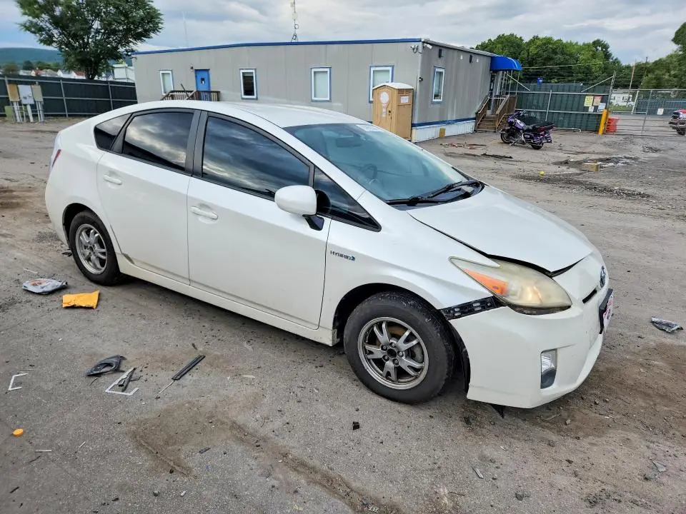 2011 TOYOTA PRIUS THREE  