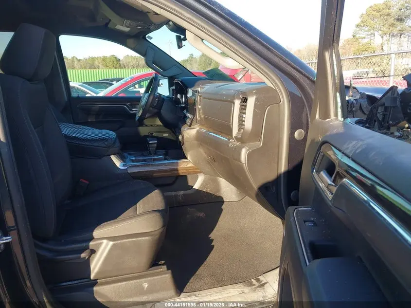 2024 CHEVROLET SILVERADO 1500 4WD  SHORT BED RST