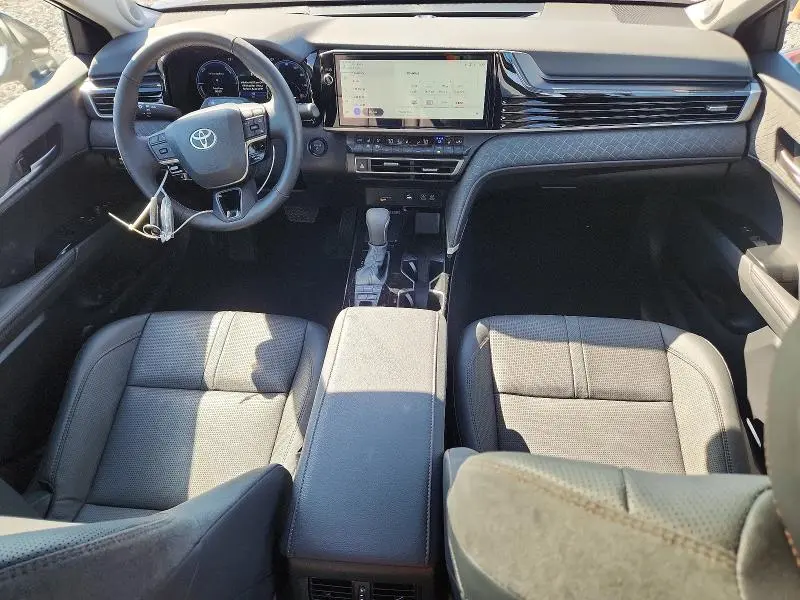 2025 TOYOTA CAMRY XLE  