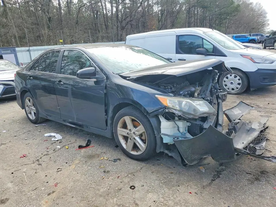 2014 TOYOTA CAMRY SE  