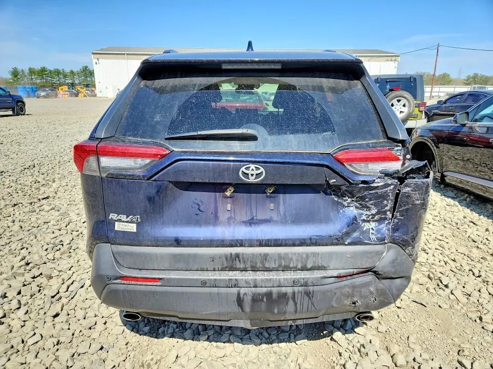 2019 TOYOTA RAV4 XLE  