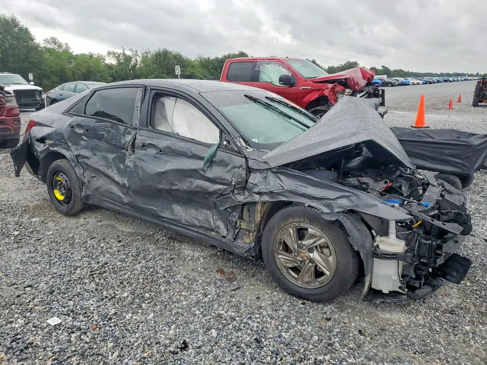 2024 HYUNDAI ELANTRA SE  