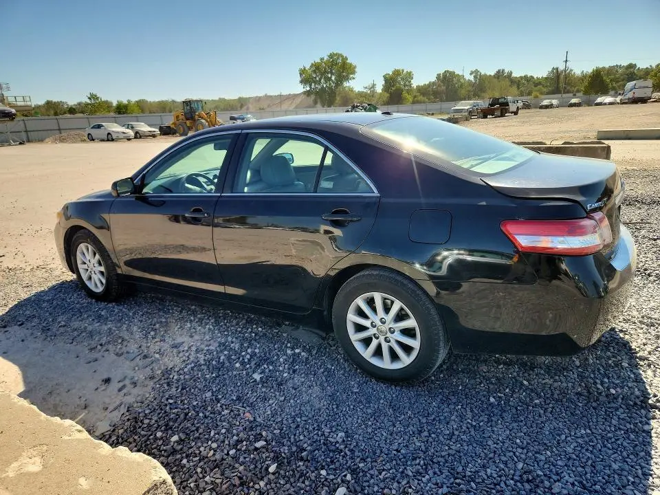 2011 TOYOTA CAMRY XLE  