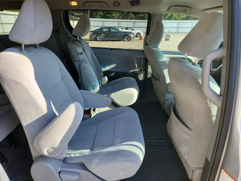 2015 TOYOTA SIENNA LE  