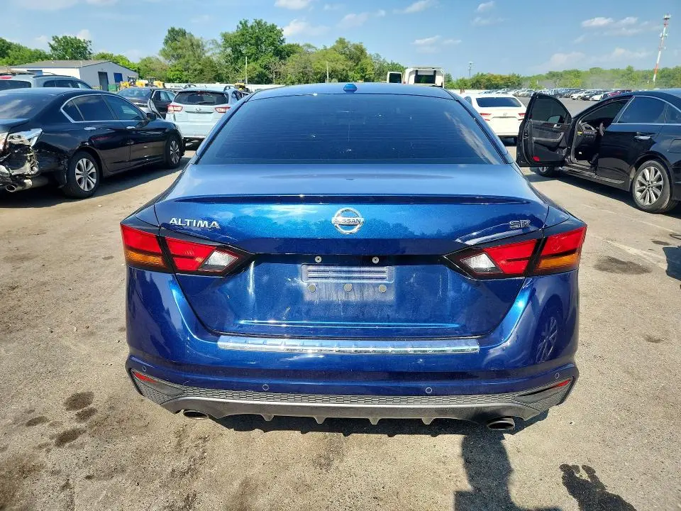 2021 NISSAN ALTIMA SR  