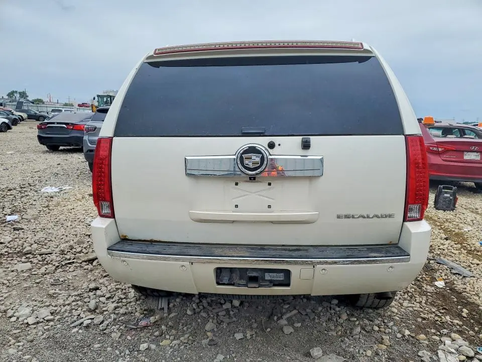 2011 CADILLAC ESCALADE PREMIUM  
