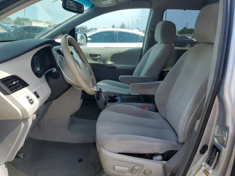 2014 TOYOTA SIENNA LE  