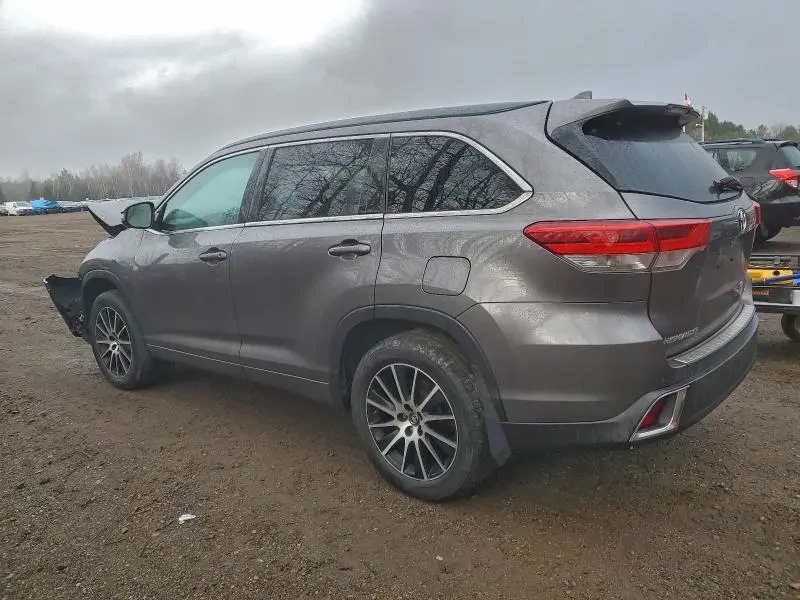 2018 TOYOTA HIGHLANDER SE  