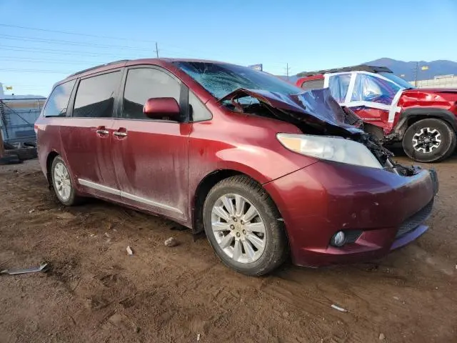 2012 TOYOTA SIENNA XLE  