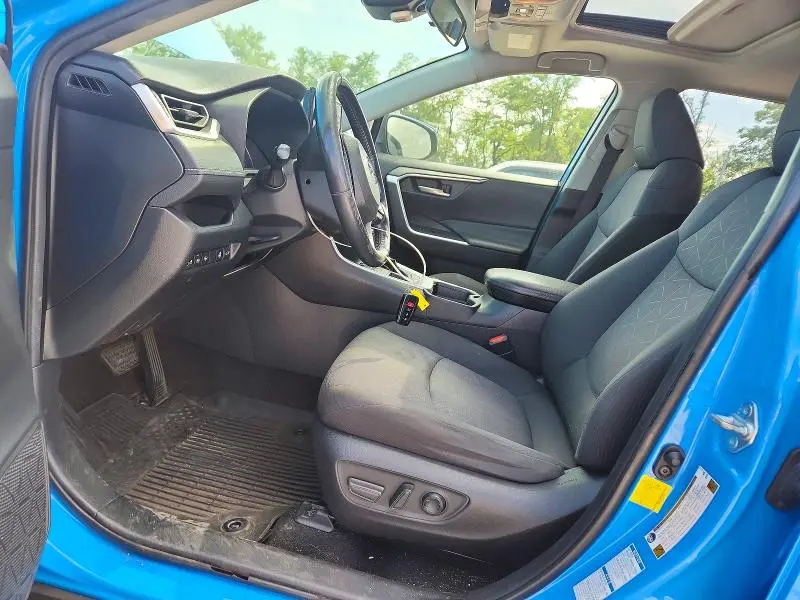 2019 TOYOTA RAV4 XLE  