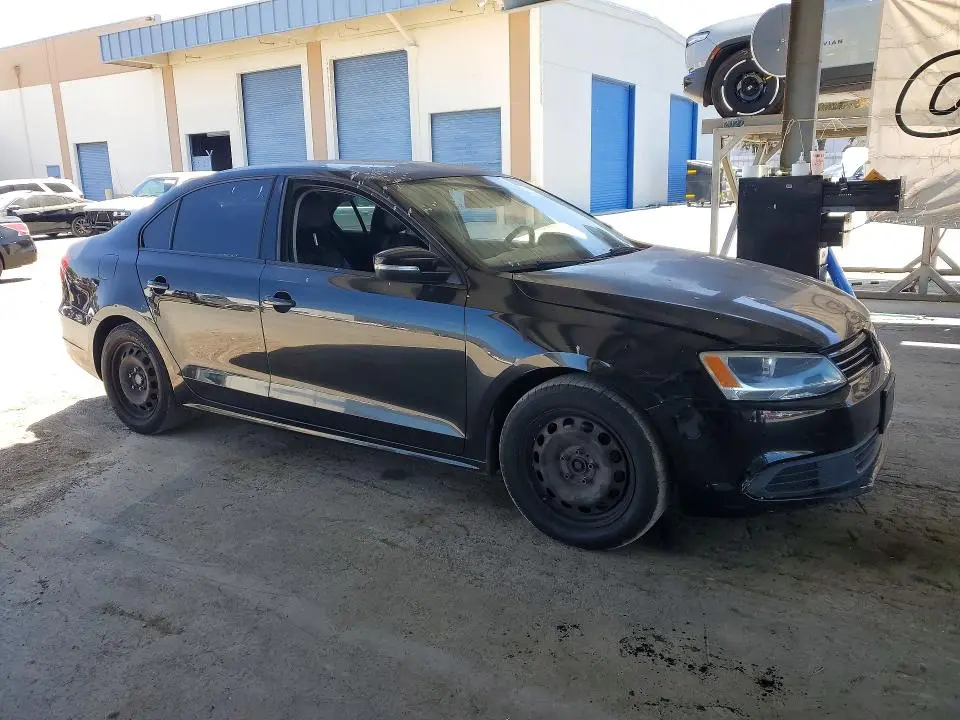 2011 VOLKSWAGEN JETTA SE  