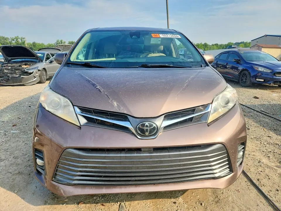 2020 TOYOTA SIENNA XLE 8-PASSENGER  